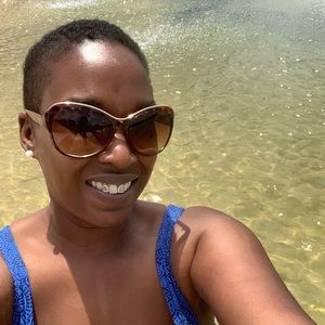 Meet your Posher, Ebony